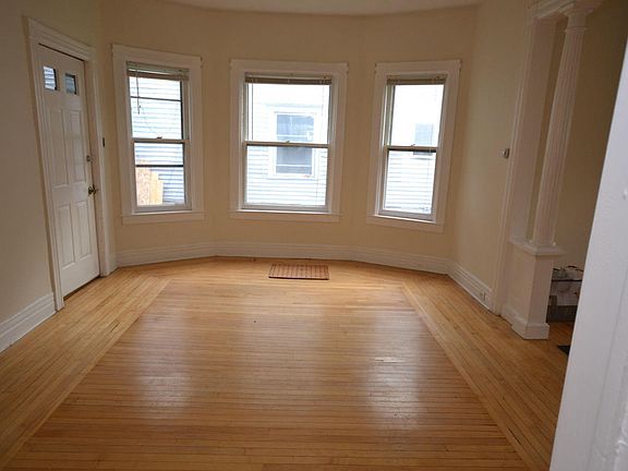 5th image of 52 Grove Ave