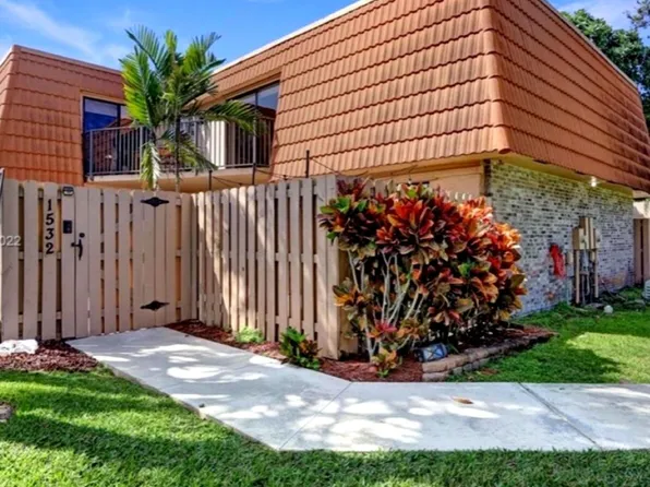 1532 W Harmony Lake Cir, Fort Lauderdale, FL 33324