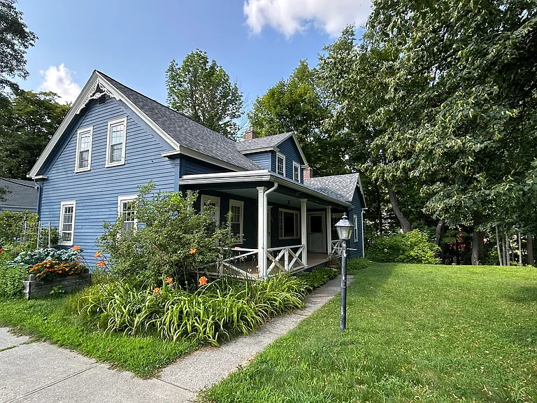 305 Main St — Photo 1