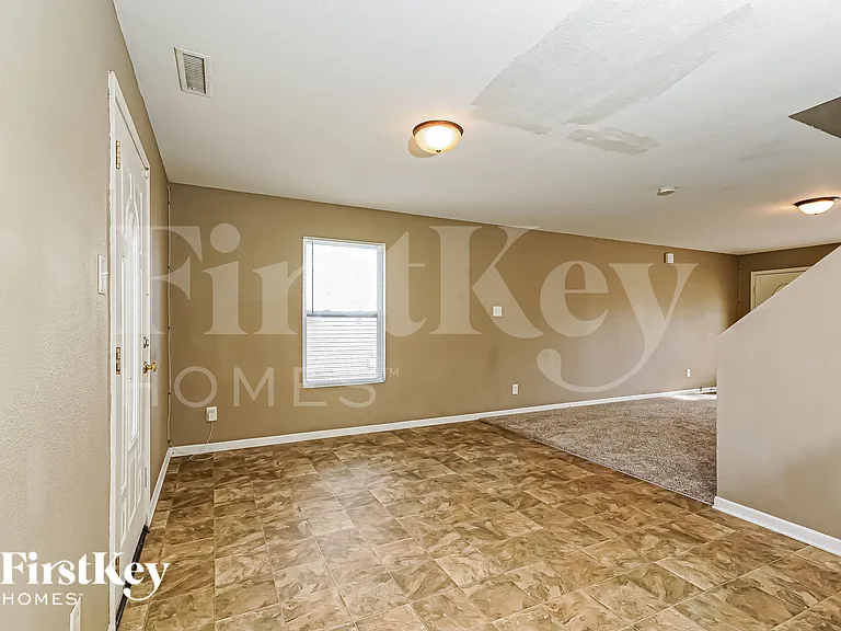 10702 Gathering Dr — Photo 4
