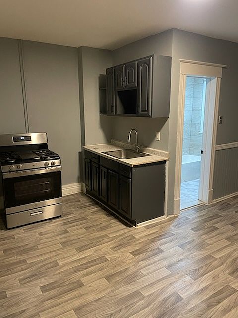 1st image of 813 Bridge St Floor 3