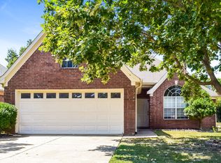 8207 Cross Point Dr, Olive Branch, MS 38654