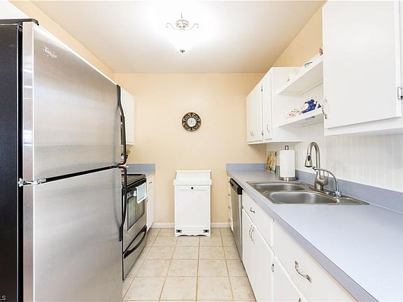 3rd image of 1003 Lake Ave