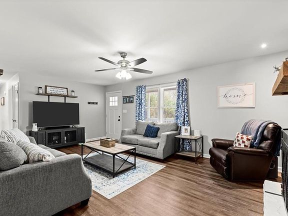 5th image of 109 Oak Creek Ct