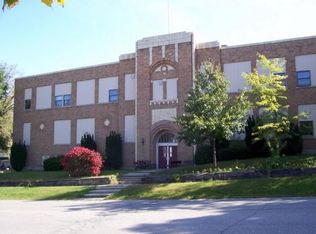 28 Vosper St, Saranac, MI 48881