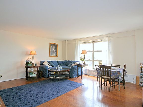 2nd image of 100 La Salle St APT 14A