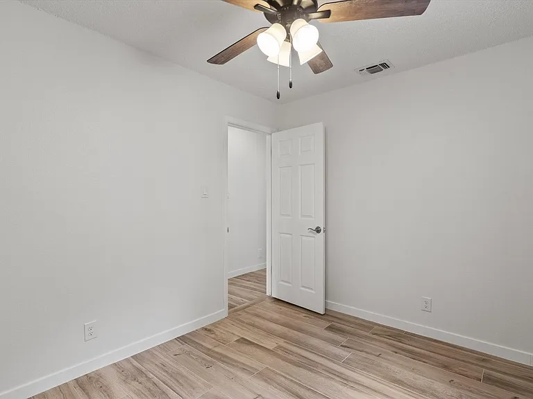 703 Huntingdon Pl — Photo 20