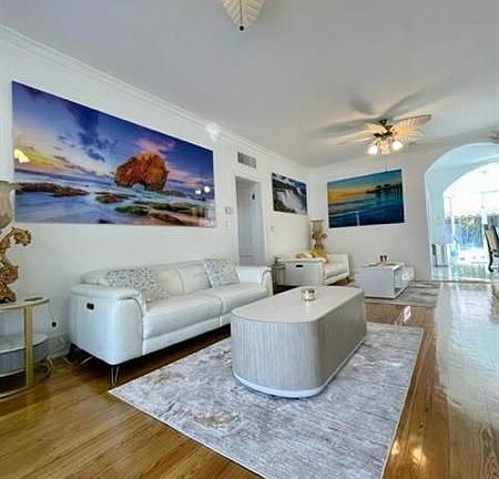 3rd image of 402 Seabreeze Ave