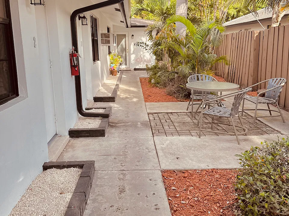 1240 NE 12th Ave #2