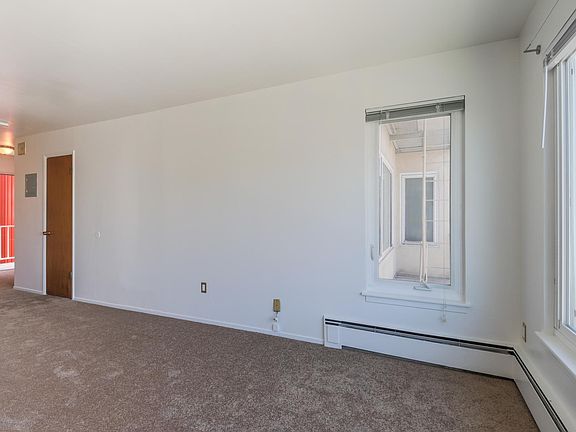 5th image of 10 Lupine Ave APT 11