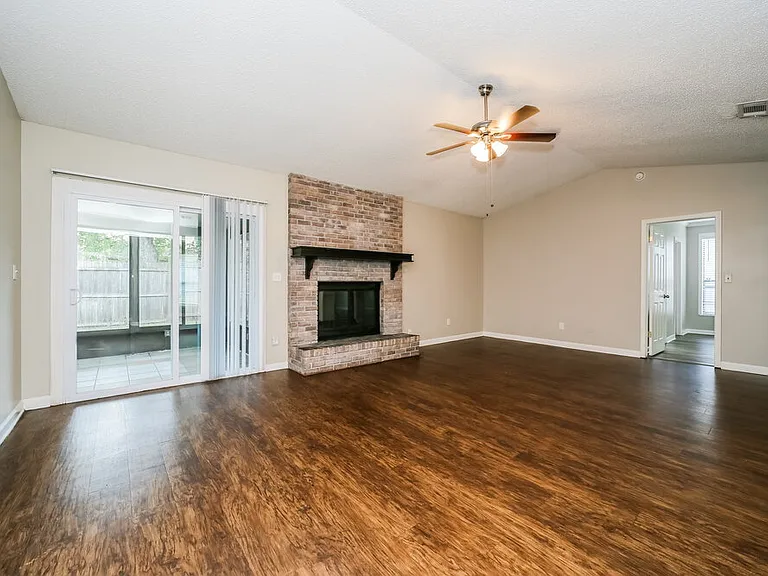 3167 Laurel Grv S — Photo 4