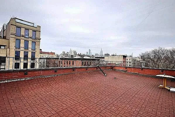Rented by Metropolitan Property Group | media 26