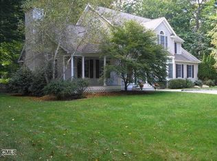 11 Christopher Ln, Norwalk, CT 06851
