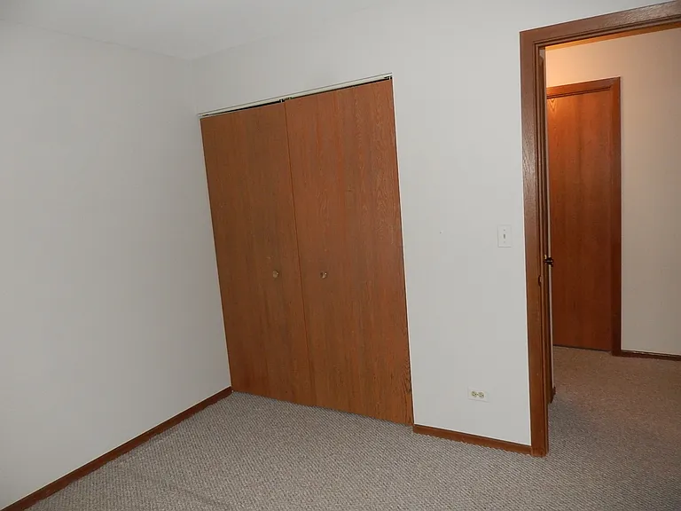 975 Westchester Cir — Photo 15