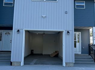 2760 L St SW #B, Cedar Rapids, IA 52404