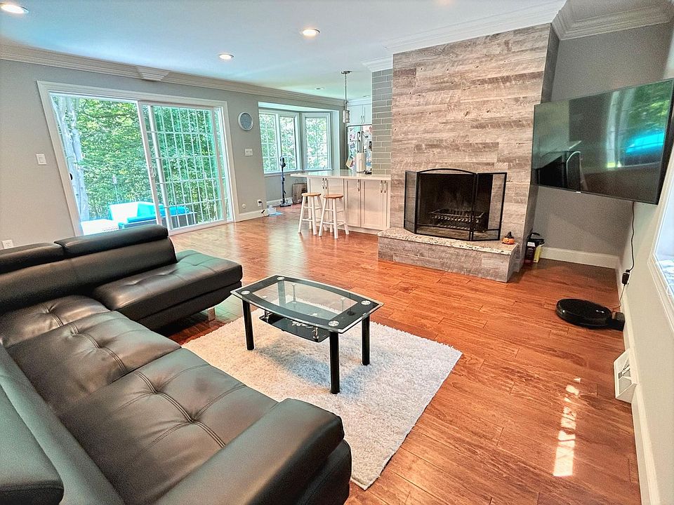 1st image of 32205 Creekside Dr
