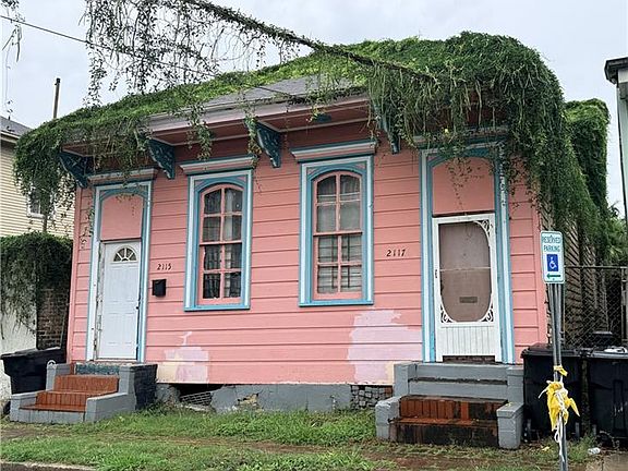 2nd image of 2115 Urquhart St