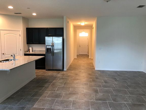 5th image of 748 E Victoria Trails Blvd