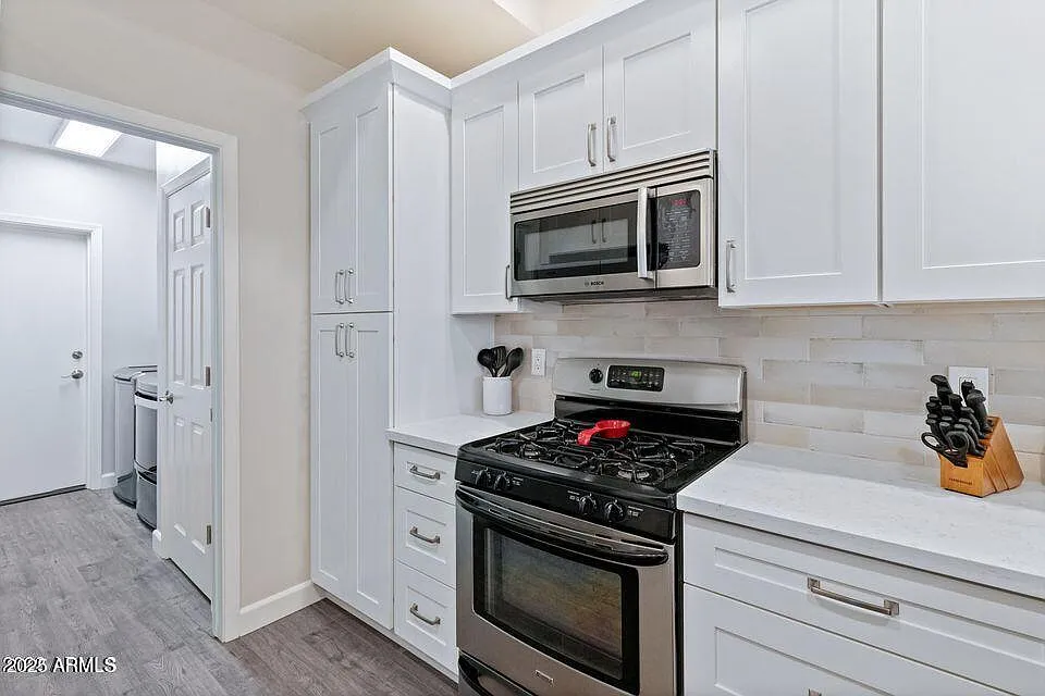 2 bed, 2.0 bath, 1279 sqft, $3,500 — Photo 4