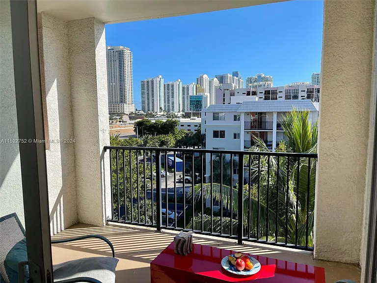 17145 N Bay Rd #Penthouse 4609 — Photo 27