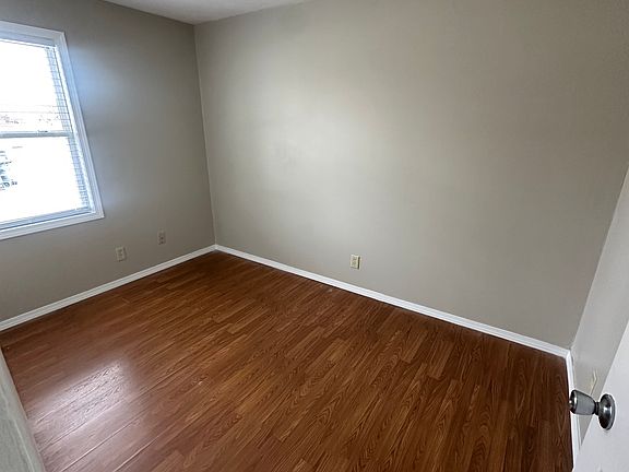 5th image of 912 Beaumont Dr