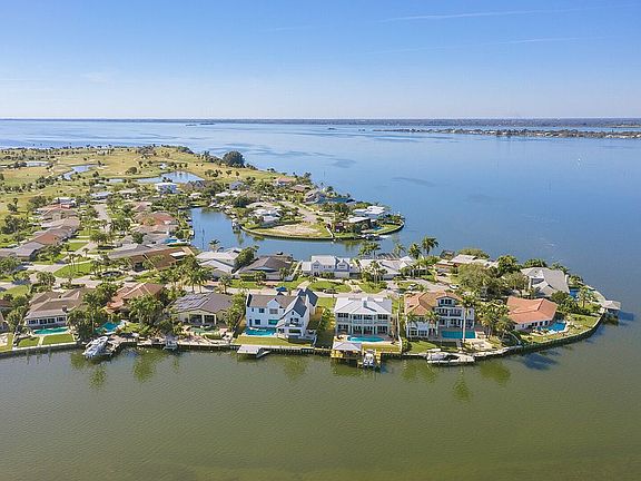 5th image of 9 Willow Green Dr