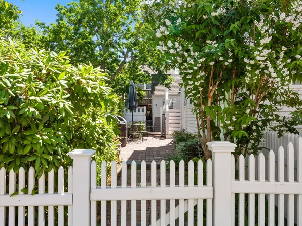 4 Franklin St APT 3, Provincetown, MA 02657