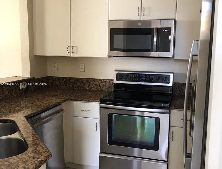 11823 SW 152nd Ct — Photo 3