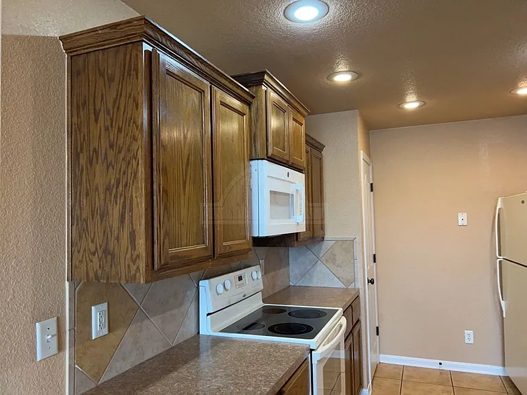 4701 Autumn Valley Dr — Photo 9