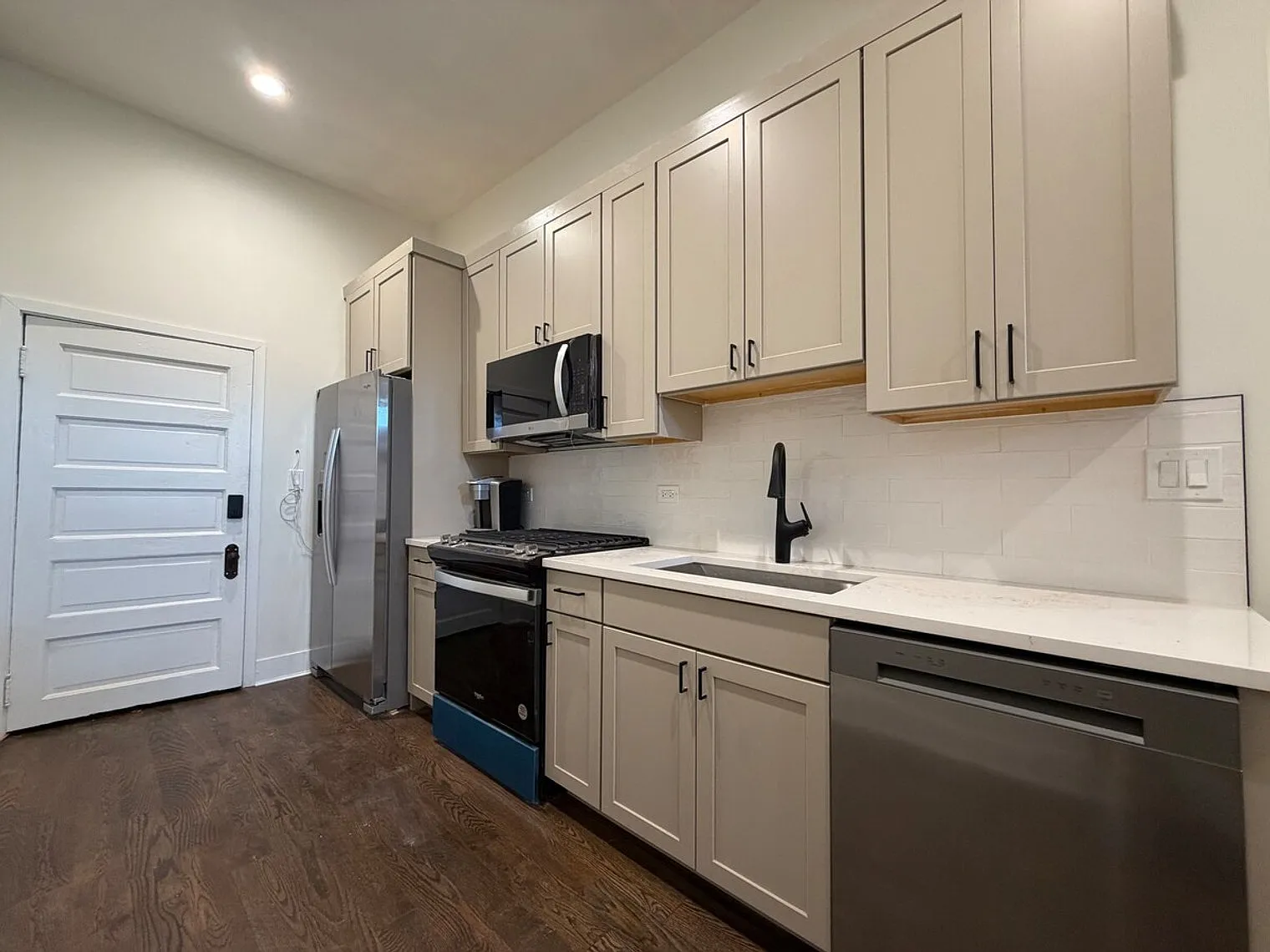 1 bed, 1.0 bath, $3,947 — Photo 3