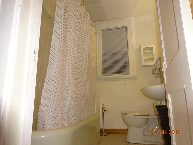 467 Norwood Ave #1R — Photo 7