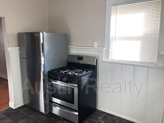 3rd image of 1135 Hilltop Dr