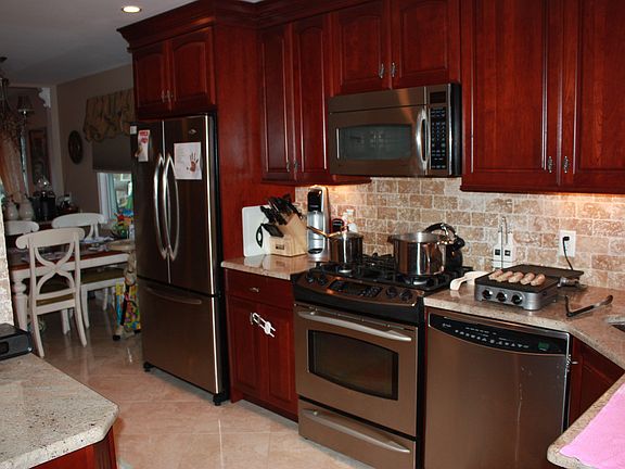 Eat-in Kitchen