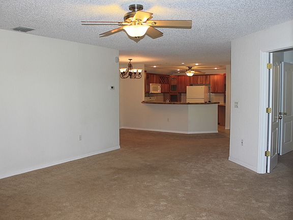 4th image of 2027 Golfview Dr