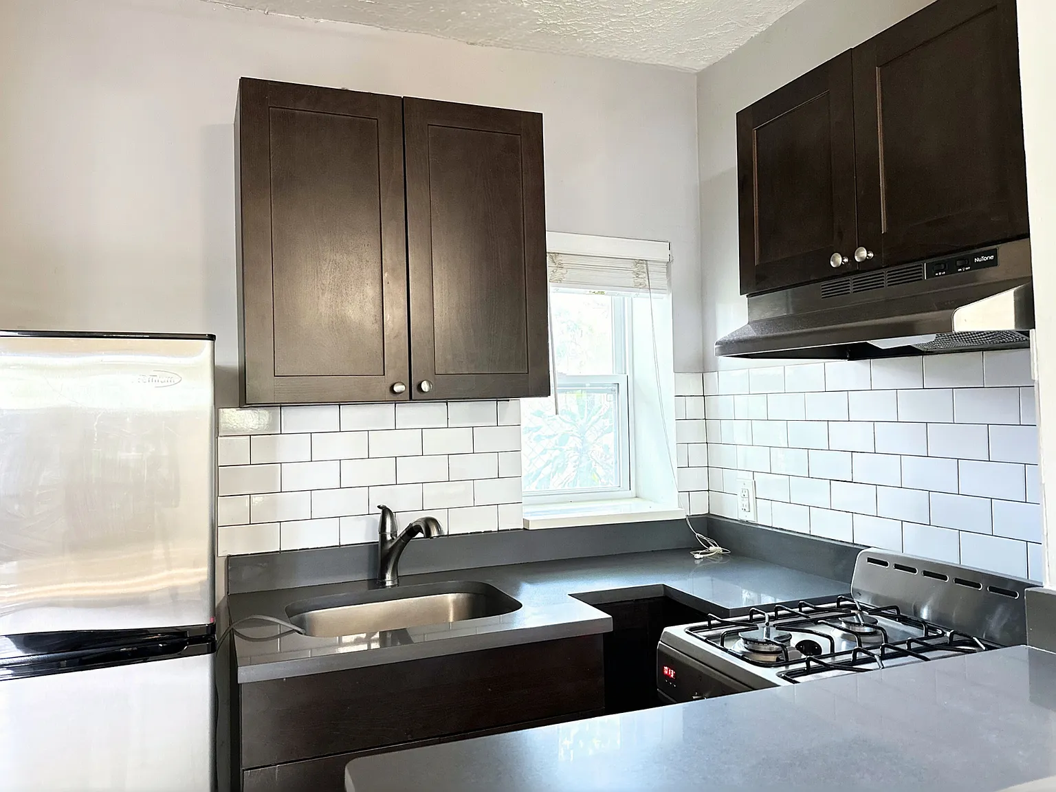 817 NE 19th Avenue — Photo 1