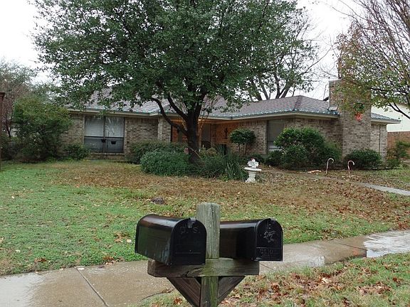 3rd image of 3113 Meadowood Dr
