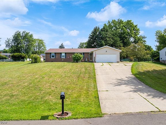 3rd image of 8565 Lassen Cir NW