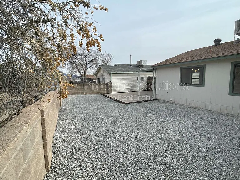 4733 Platinum Dr NE — Photo 47