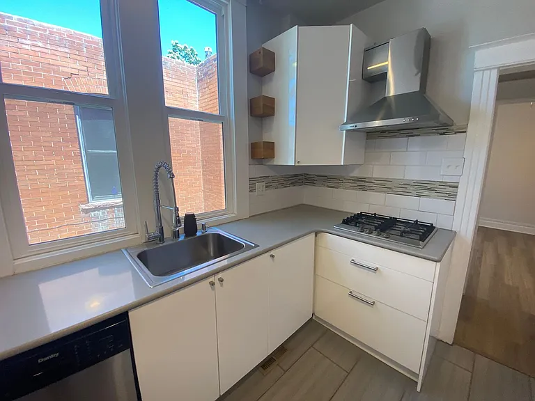 1019 S Clarkson St — Photo 7