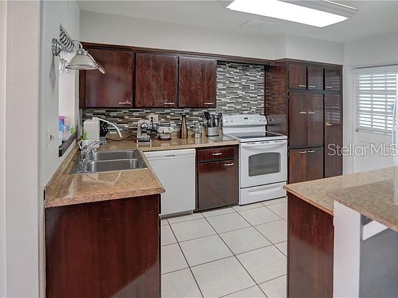 4th image of 1888 Carollee Ln