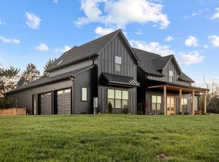 1012 Douglas Ct, Dickson, TN 37055