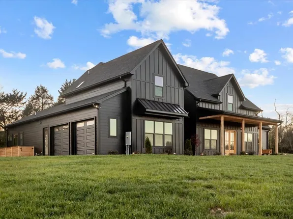 1012 Douglas Ct, Dickson, TN 37055