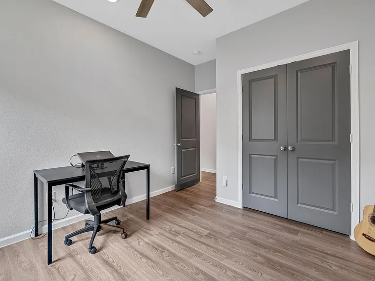 4933 Chester Lake Ln — Photo 18
