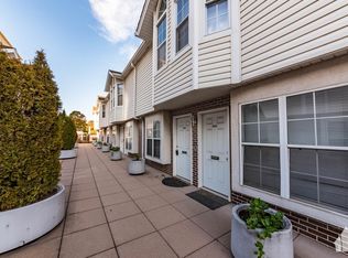 5035 Warren St #A, Skokie, IL 60077