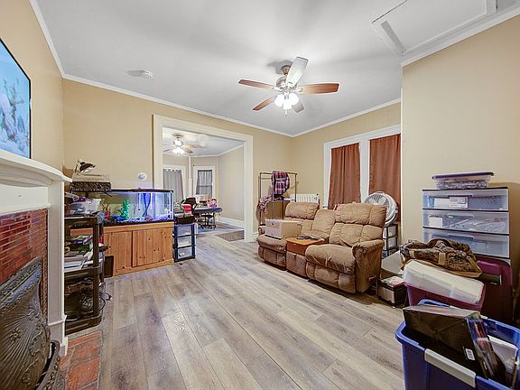 5th image of 252 E Broadway St