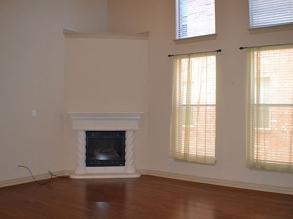 2nd image of 1466 Cambridge Dr