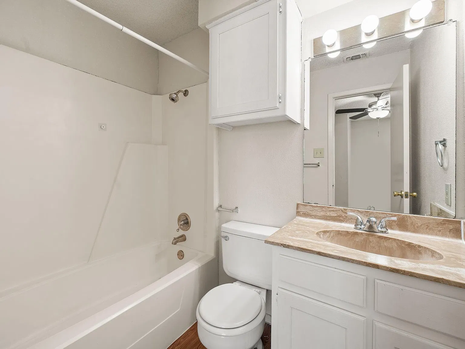 2 bed, 2.5 bath, 1047 sqft, $1,400 — Photo 4