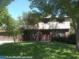 900 Coachmans Dr, Lincoln, NE 68510