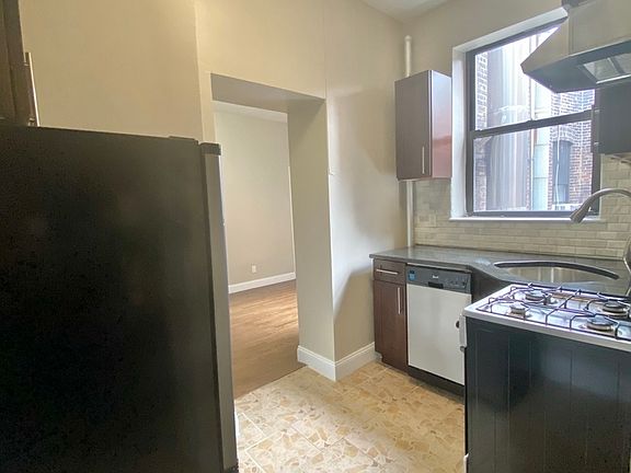 4th image of 1229 1st Ave #27B