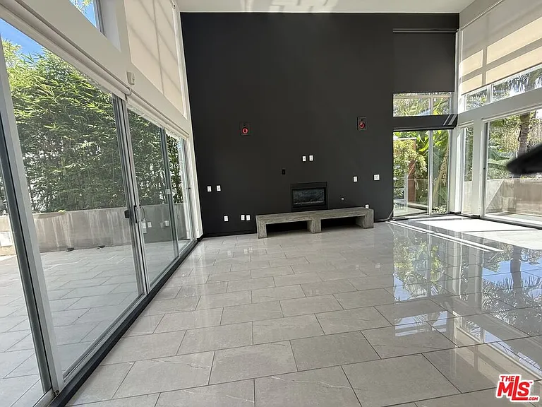 807 Huntley Dr — Photo 13